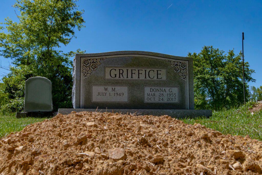 The grave of W.M. Griffice in the Oak Grove community of Jefferson County. Credit: Lee Hedgepeth/Inside Climate News